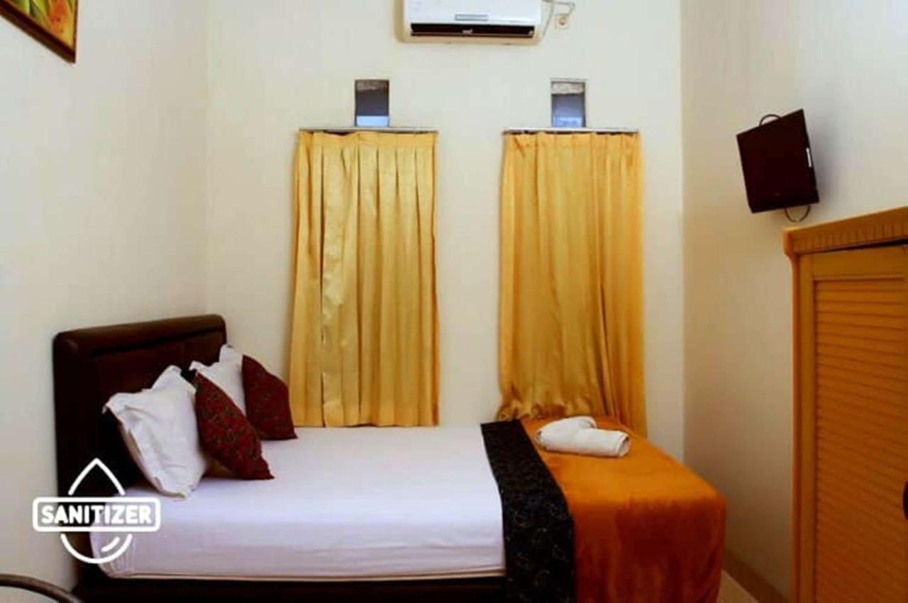 Unique Pensión 1 Pasar Baru Bandung Exterior foto