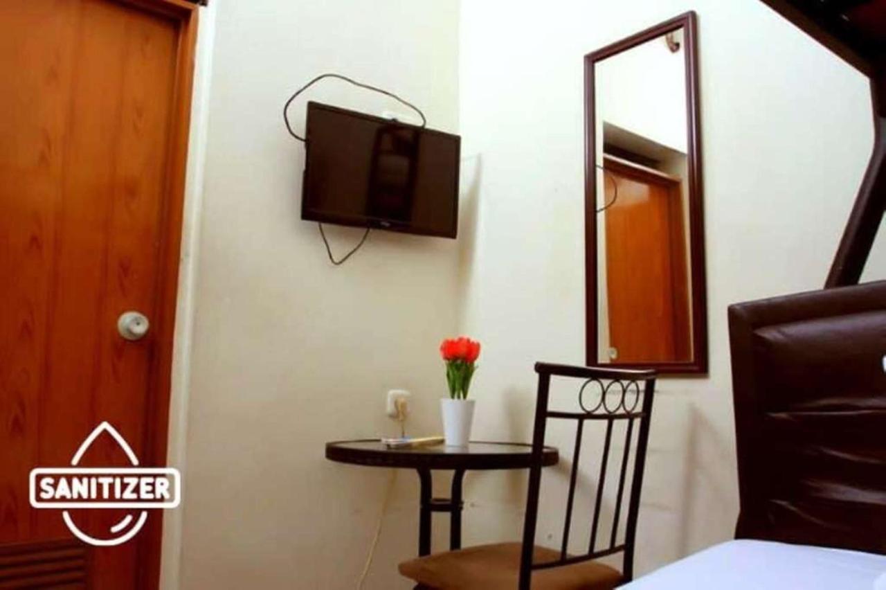 Unique Pensión 1 Pasar Baru Bandung Exterior foto